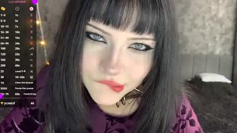 EmelyWoodes online show from June 17, 6:49 am