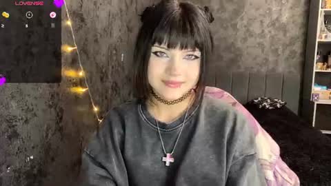 EmelyWoodes online show from June 30, 8:04 am