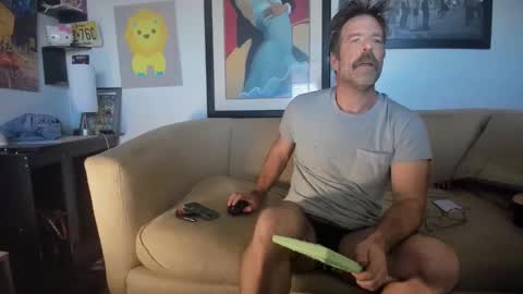 Snapshot of getsnatty chatting on October 19, 5:35 pm GetsNatty online show from October 19, 5:35 pm