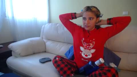 Snapshot of ggemas chatting on December 25, 10:17 am ggemas online show from December 25, 10:17 am