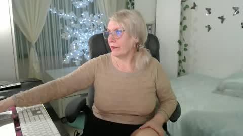 Ghertrudequeen online show from April 8, 5:07 am