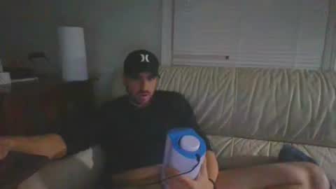 Snapshot of ghomps88 chatting on December 4, 11:19 am Gee online show from December 4, 11:19 am