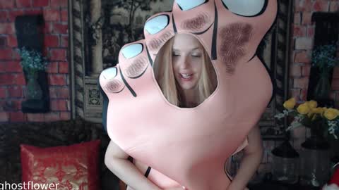 Snapshot of ghostflower chatting on October 31, 6:20 pm ghostflower online show from October 31, 6:20 pm