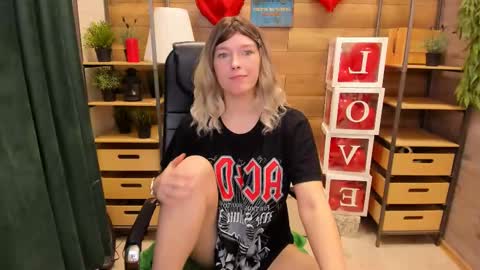 Snapshot of ghostly_temptation chatting on February 17, 8:36 pm Sweety online show from February 17, 8:36 pm