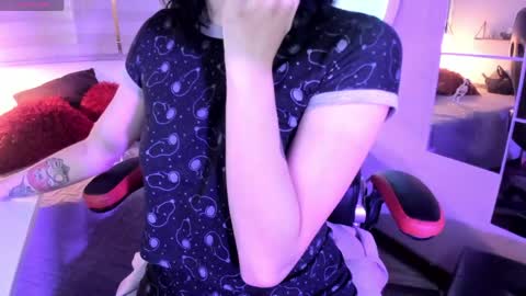 Snapshot of ghosty_doll chatting on April 13, 8:03 pm Allison online show from April 13, 8:03 pm