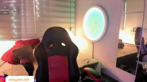 Snapshot of ghosty_doll chatting on April 25, 9:01 pm Allison online show from April 25, 9:01 pm