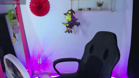 giaaaa   online show from October 27, 12:47 am