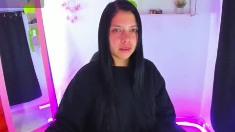 giaaaa   online show from January 6, 11:51 pm