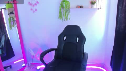 giaaaa   online show from January 16, 2:54 pm