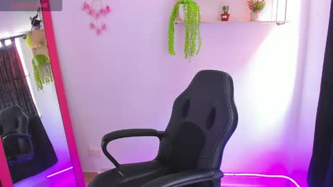 Snapshot of gia_contii chatting on June 1, 5:25 pm giaaaa online show from June 1, 5:25 pm