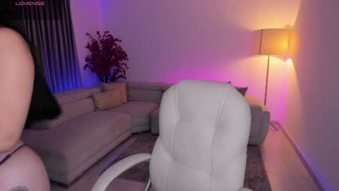 Gia lowry online show from December 18, 11:13 am
