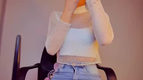 GIA WHITE Independet  online show from October 23, 4:45 am