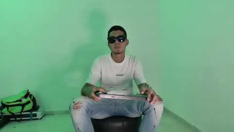 Snapshot of gianluca_silva chatting on October 16, 10:55 pm Gianluca Silva online show from October 16, 10:55 pm