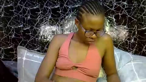 Snapshot of gianna_012 chatting on January 16, 3:43 am ENNY online show from January 16, 3:43 am