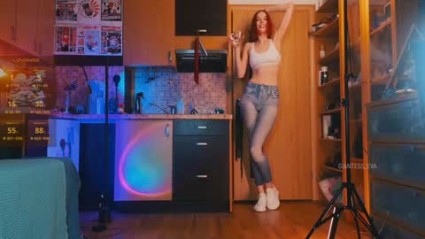 Snapshot of giantess_eva chatting on January 31, 5:53 pm Eva online show from January 31, 5:53 pm