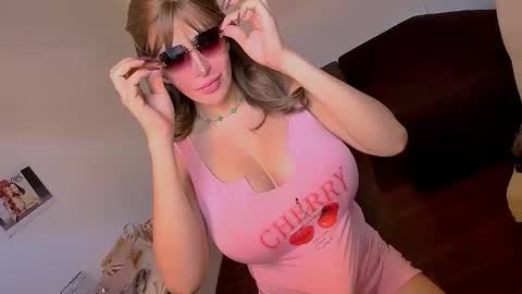 Snapshot of giftedgirl4u chatting on November 15, 11:54 pm Ms. Abby - IF YOU DEMAND I DEMAND ASWELL- online show from November 15, 11:54 pm