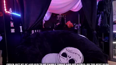 Giggles online show from September 21, 6:31 pm