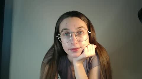 Snapshot of gigi_nix chatting on December 11, 12:55 pm Gigi online show from December 11, 12:55 pm