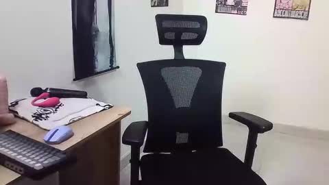 GIGI STCOTT online show from December 4, 1:48 am