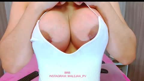 Snapshot of gigidoll_ chatting on November 19, 8:25 am Maleja online show from November 19, 8:25 am