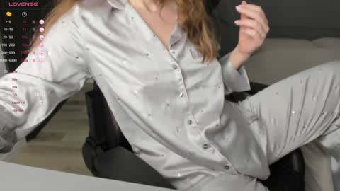 gigihadd online show from January 4, 7:13 pm