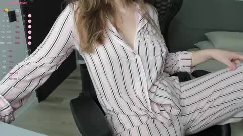 gigihadd online show from January 21, 2:59 pm