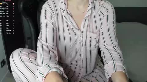 gigihadd online show from October 25, 1:07 pm