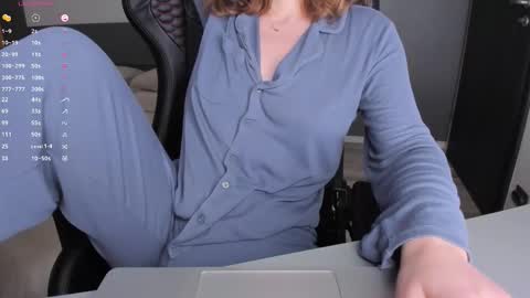 gigihadd online show from February 17, 3:29 pm