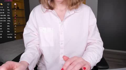 gigihadd online show from April 3, 4:49 pm