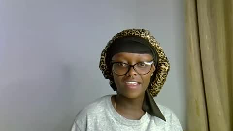 Gigi online show from February 8, 11:19 pm