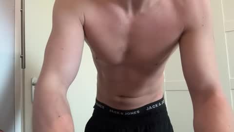 Snapshot of gigolo_amsterdam chatting on February 17, 11:40 am gigolo amsterdam023 online show from February 17, 11:40 am