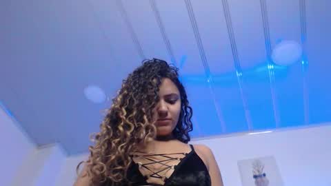 Giia  online show from February 10, 2:54 pm