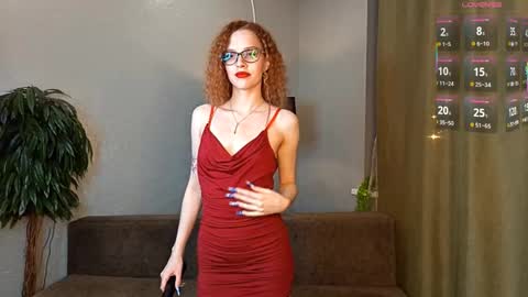 Snapshot of gillianshean chatting on December 19, 1:51 pm Anna online show from December 19, 1:51 pm