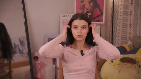 Mia online show from February 17, 8:11 am