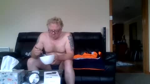 Snapshot of gimmmieoooo chatting on July 2, 4:40 am gimmmieoooo online show from July 2, 4:40 am