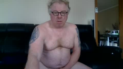 Snapshot of gimmmieoooo chatting on July 16, 4:07 am gimmmieoooo online show from July 16, 4:07 am