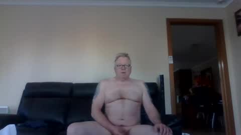 Snapshot of gimmmieoooo chatting on August 1, 10:08 pm gimmmieoooo online show from August 1, 10:08 pm