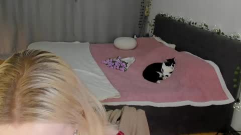 Snapshot of gin_yoon chatting on May 2, 6:29 am Gin online show from May 2, 6:29 am