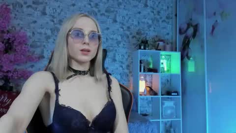 Gina online show from March 27, 8:26 am