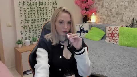 Gina online show from May 8, 1:00 am