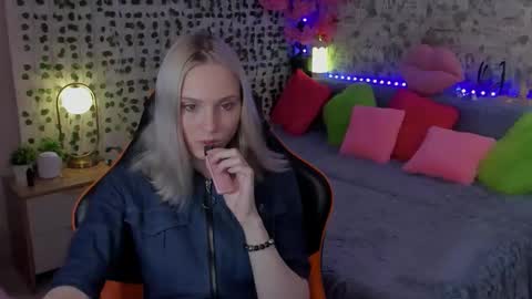 Gina online show from May 10, 1:11 am