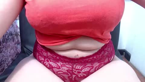 Snapshot of gina_pervertt chatting on December 15, 6:18 am Gina online show from December 15, 6:18 am