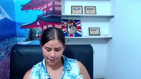Snapshot of gina_pervertt chatting on December 18, 6:03 pm Gina online show from December 18, 6:03 pm