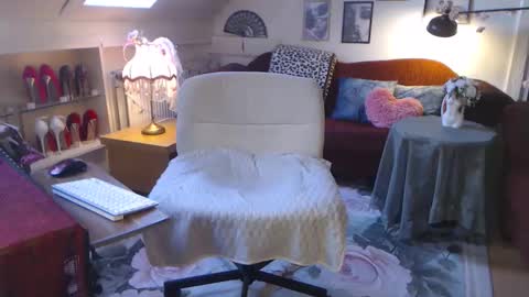 Gina online show from May 15, 6:04 pm