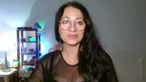 GinaONeon online show from October 17, 8:00 pm
