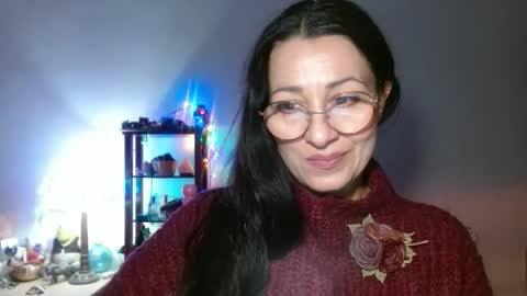 GinaONeon online show from December 3, 7:45 pm
