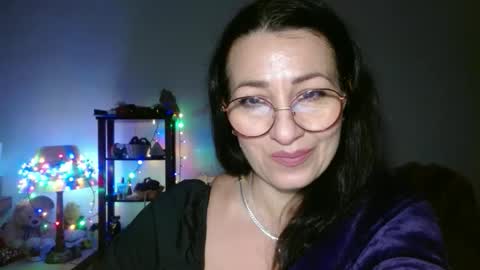 GinaONeon online show from February 6, 8:01 pm