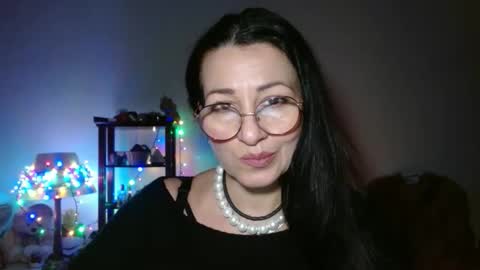 GinaONeon online show from February 8, 7:39 pm