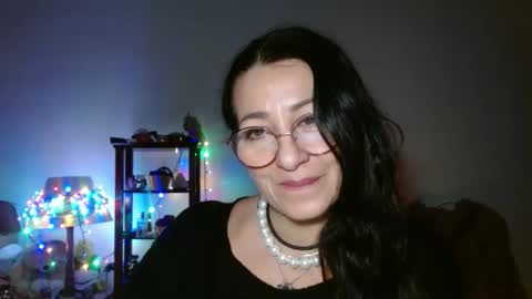 GinaONeon online show from February 9, 8:35 pm