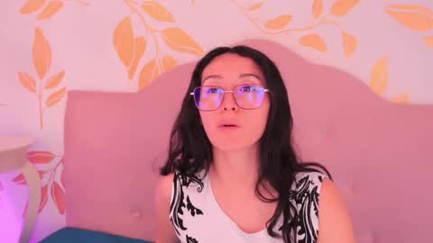 Snapshot of ginevra_esposito chatting on March 25, 12:44 pm Ginn online show from March 25, 12:44 pm